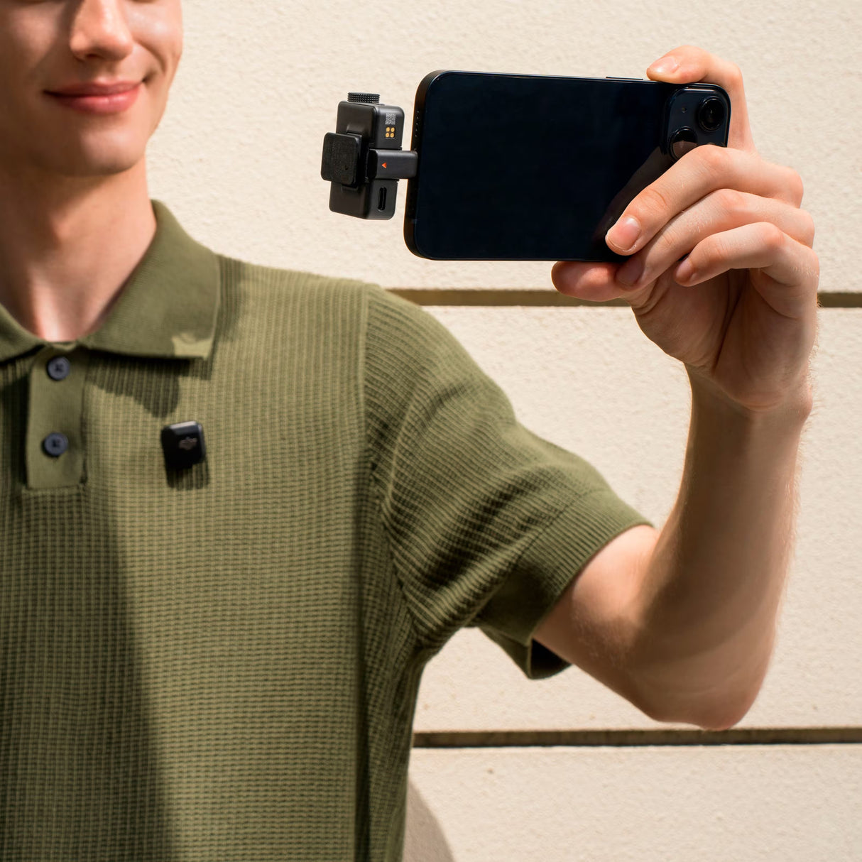 DJI Mic Mini (2 TX + 1 RX + estuche de carga) Sistema de 2 Micrófonos Inalámbricos Lavalier para iPhone / Cámara / Android