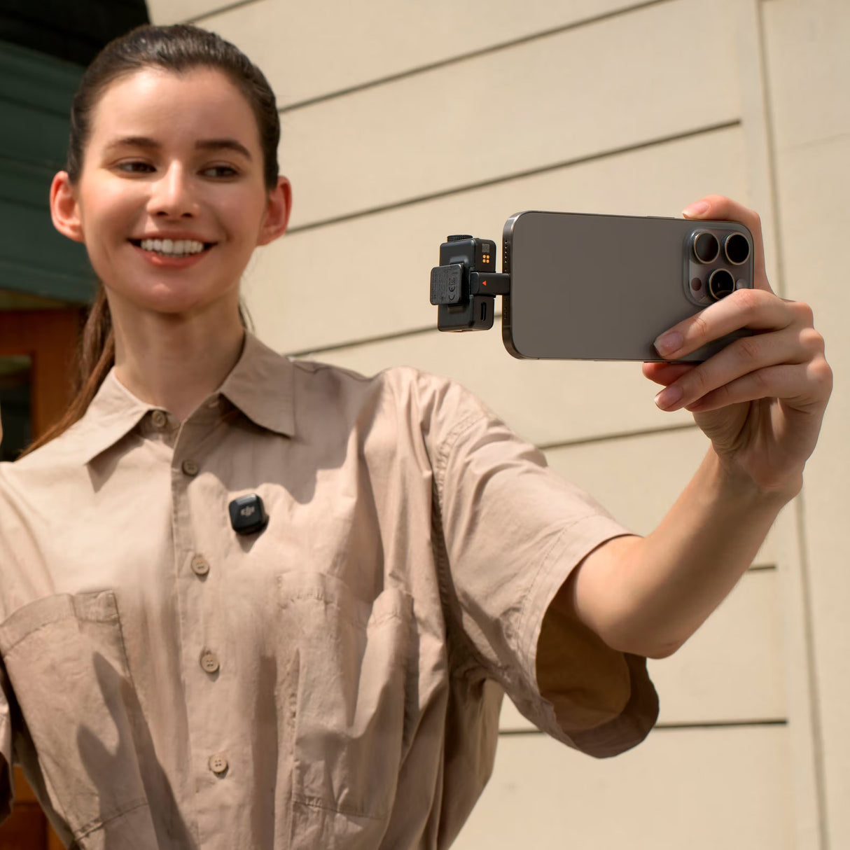 DJI Mic Mini (2 TX + 1 RX + estuche de carga) Sistema de 2 Micrófonos Inalámbricos Lavalier para iPhone / Cámara / Android