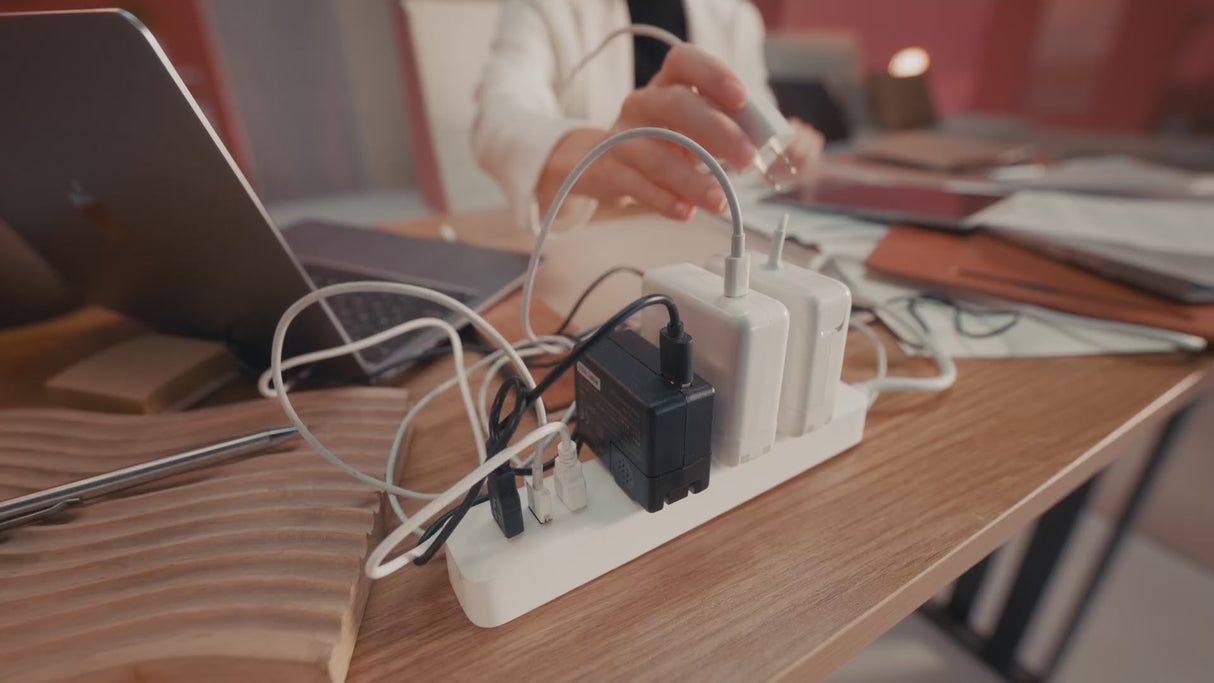 UGREEN Nexode 65W GaN Cargador con Cable USB-C Retráctil y 2 Puertos
